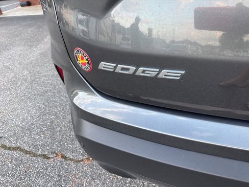 Used 2020 Ford Edge SE image 16