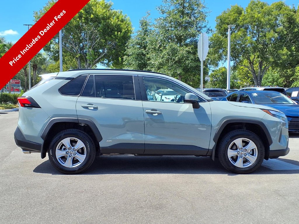 Used 2022 Toyota RAV4 XLE AWD/4WD image 10
