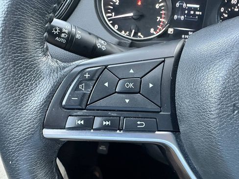 Used 2017 Nissan Rogue SV w/ SV Premium Package AWD/4WD image 35