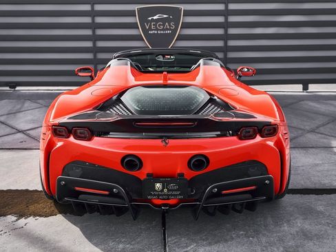 Used 2022 Ferrari SF90 Spider image 31