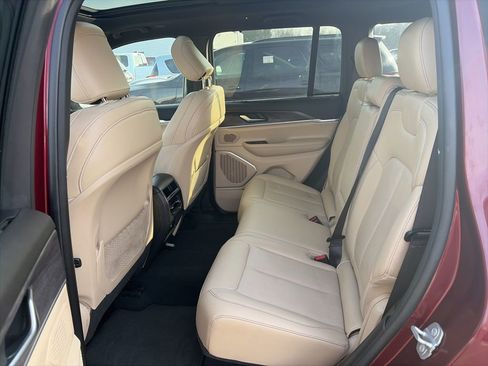 Used 2024 Jeep Grand Cherokee Limited w/ Luxury Tech Group II image 10