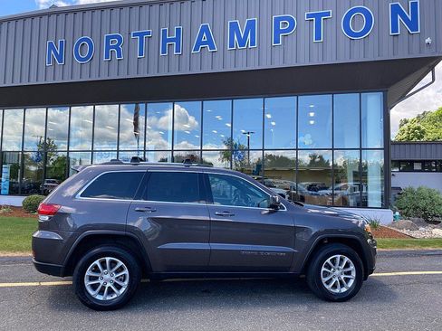 Used 2021 Jeep Grand Cherokee Laredo AWD/4WD image 5