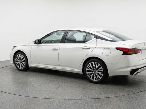 Used 2025 Nissan Altima 2.5 SV image 6