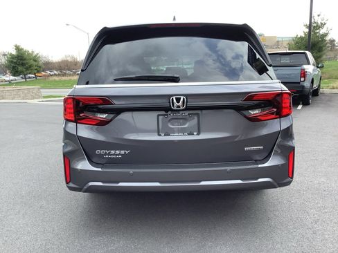 New 2026 Honda Odyssey Touring image 5