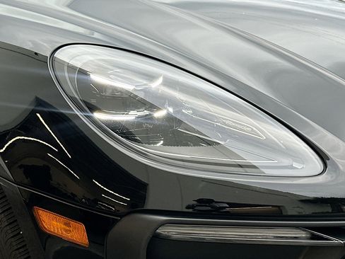 Used 2024 Porsche Macan Base image 38