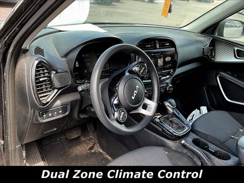 Used 2023 Kia Soul S FWD image 4