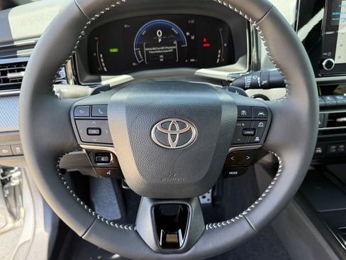 Used 2026 Toyota Camry SE FWD image 11