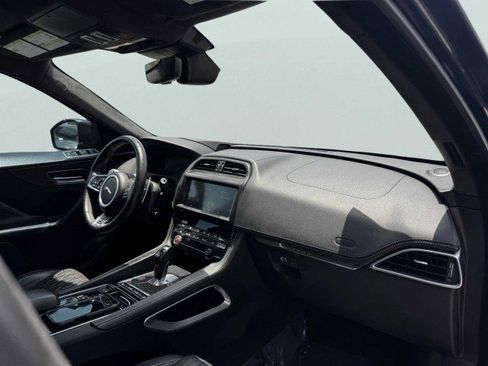 Used 2019 Jaguar F-PACE SVR image 52