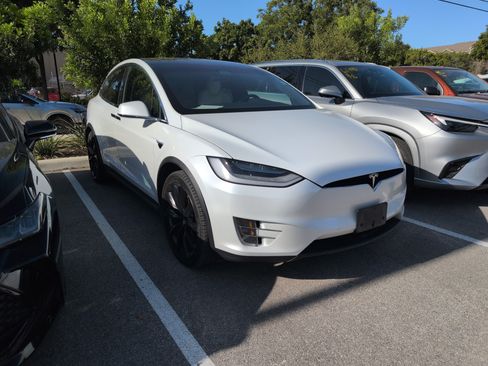 Used 2020 Tesla Model X Long Range AWD/4WD image 1