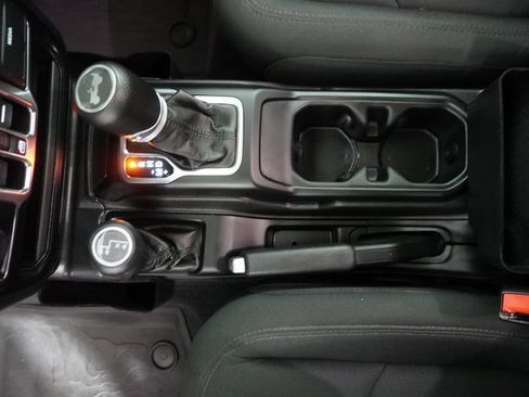 Used 2022 Jeep Wrangler Unlimited Sport image 30