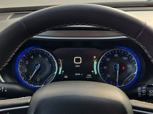 Used 2023 Chrysler Pacifica Touring-L FWD image 21