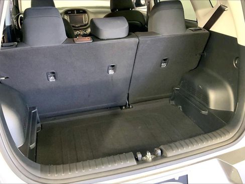 Certified 2025 Kia Soul LX w/ LX Technology Package FWD image 4