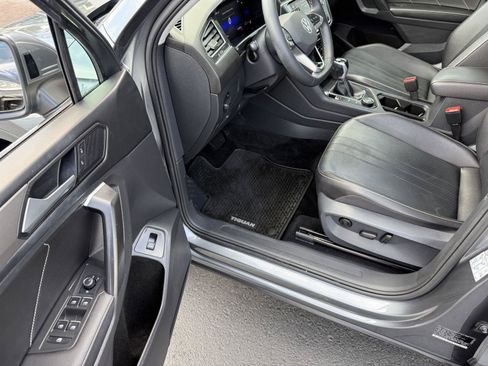 Used 2022 Volkswagen Tiguan SE AWD/4WD image 11