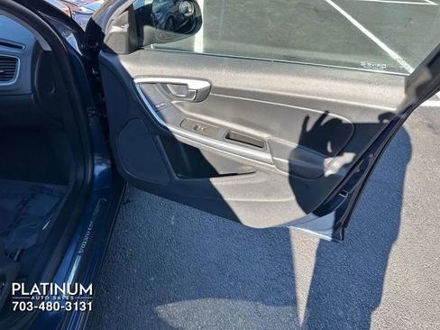 Used 2015 Volvo V60 T5 Premier image 14