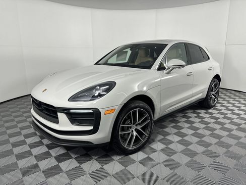 Certified 2025 Porsche Macan image 1