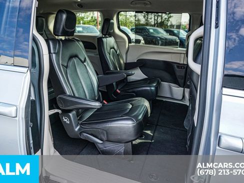 Used 2024 Chrysler Pacifica Touring-L FWD image 23