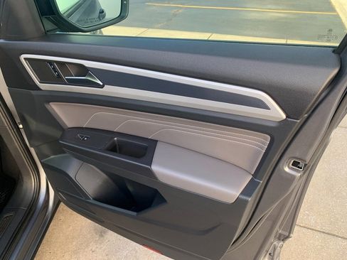 Used 2023 Volkswagen Atlas SEL R-Line AWD/4WD image 16
