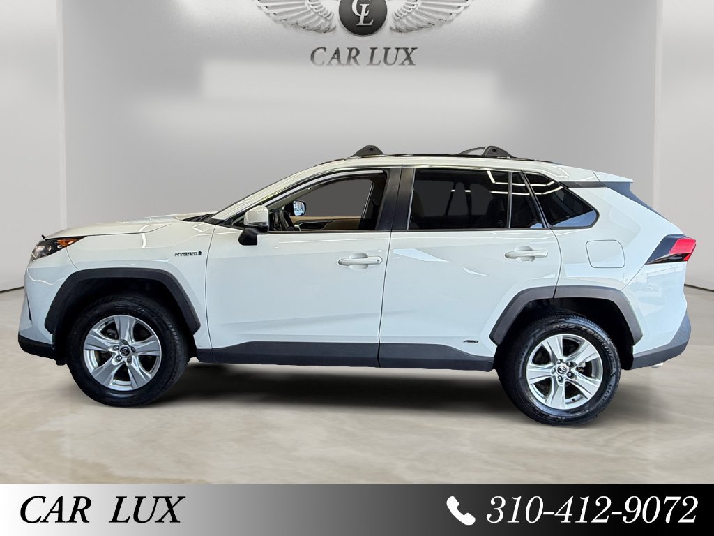 Used 2020 Toyota RAV4 LE AWD/4WD image 2