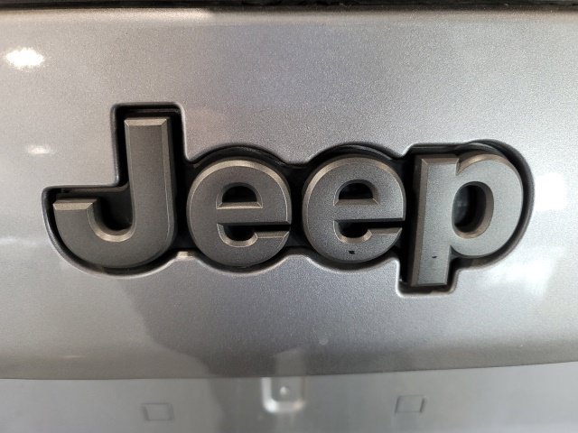 Used 2020 Jeep Cherokee Trailhawk w/ Comfort/Convenience Group AWD/4WD image 16