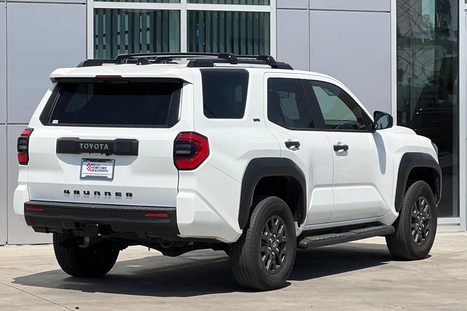 Used 2025 Toyota 4Runner SR5 AWD/4WD image 4