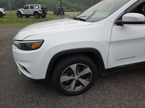 Used 2019 Jeep Cherokee Limited AWD/4WD image 30
