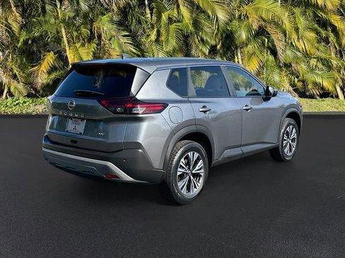 Used 2023 Nissan Rogue SV image 5