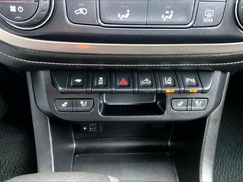 Used 2021 GMC Canyon Denali image 26