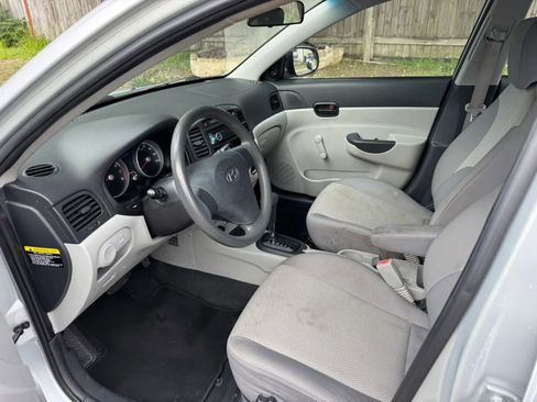 Used 2010 Hyundai Accent GLS FWD image 15