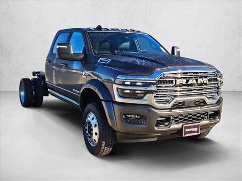 New 2026 RAM 4500 4x4 Crew Cab DRW image 3