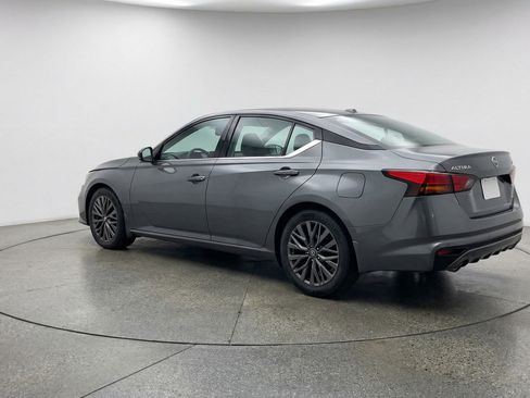 Used 2025 Nissan Altima 2.5 SV image 6