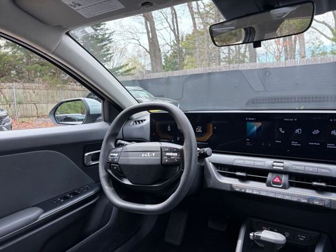 Used 2025 Kia K4 LXS image 33