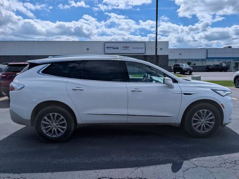 Used 2024 Buick Enclave Essence AWD/4WD image 9