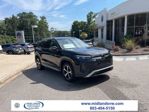 New 2025 Volkswagen Tiguan SE image 1