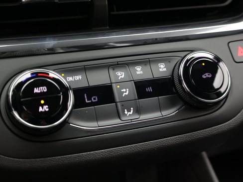 Used 2025 Buick Envista Preferred w/ Convenience II Package FWD image 17