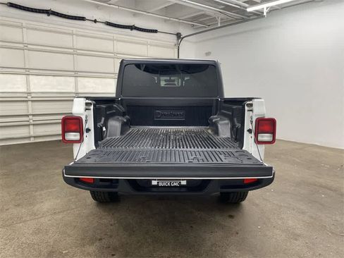 Used 2023 Jeep Gladiator Overland image 28