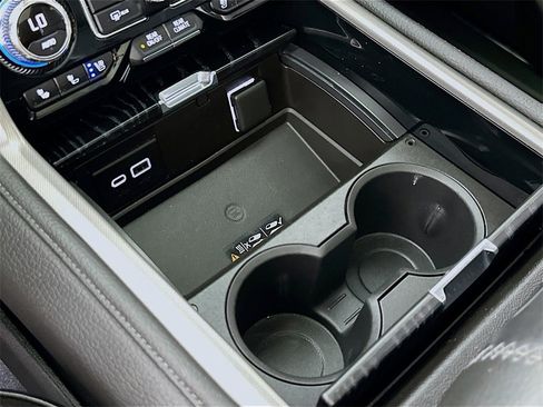 Used 2021 GMC Yukon Denali w/ Denali Premium Package image 32