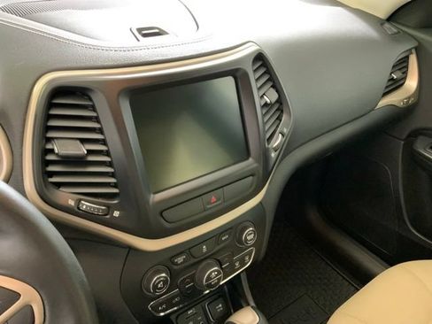 Used 2016 Jeep Cherokee 75th Anniversary FWD image 17