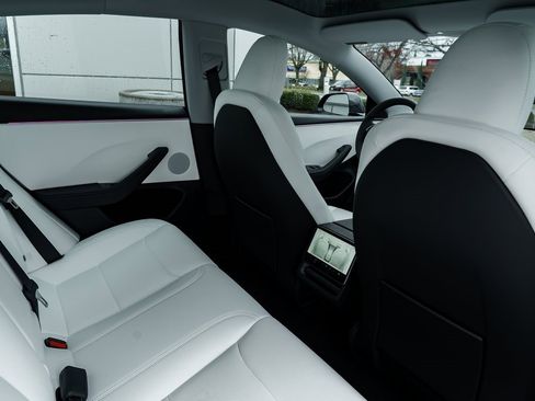 Used 2025 Tesla Model 3 Long Range image 21