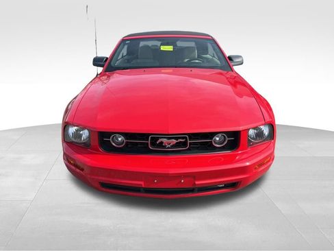 Used 2009 Ford Mustang Convertible image 3