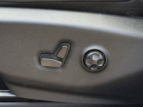 Used 2024 Chrysler Pacifica Limited FWD image 26