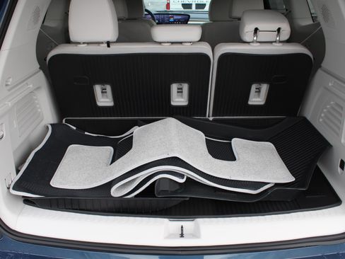 Used 2025 Buick Enclave Avenir w/ LPO, Floor Liner Package AWD/4WD image 11