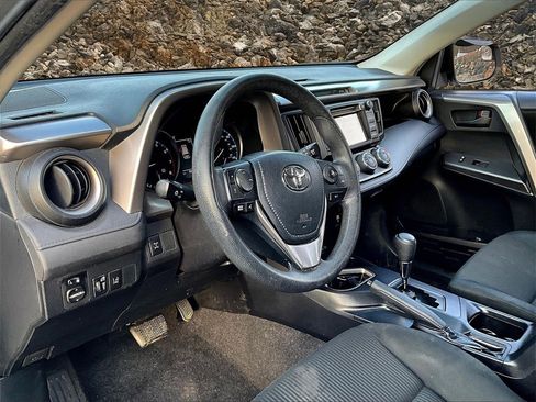 Used 2018 Toyota RAV4 LE w/ Carpet Mat Package image 11