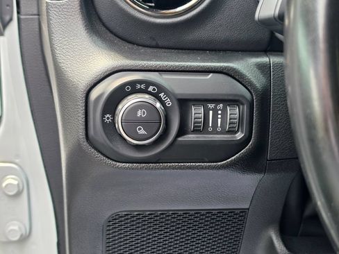 Used 2022 Jeep Gladiator Overland AWD/4WD image 14