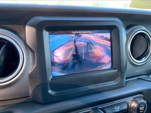 Used 2018 Jeep Wrangler Unlimited Sahara w/ Dual Top Group image 27