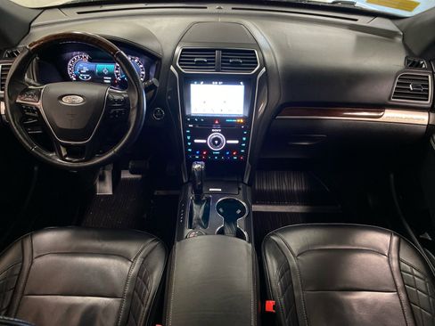 Used 2017 Ford Explorer Platinum image 13