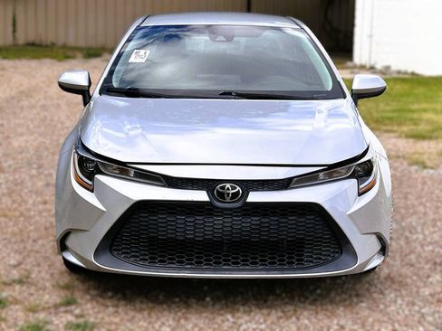 Used 2021 Toyota Corolla LE FWD image 2