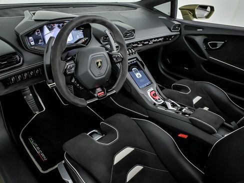 Used 2022 Lamborghini Huracan EVO RWD image 18
