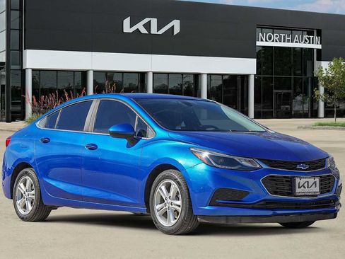 Used 2017 Chevrolet Cruze LT w/ Convenience Package image 8