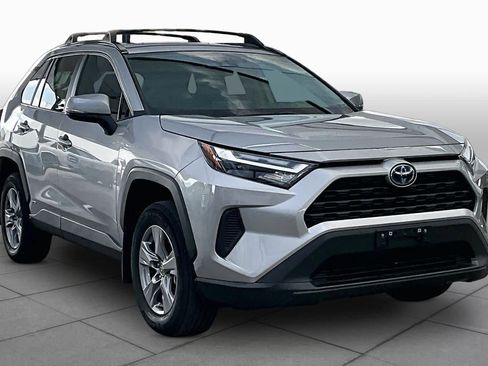 Used 2022 Toyota RAV4 XLE w/ Convenience Package AWD/4WD image 3