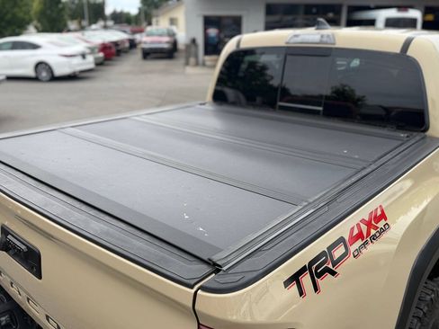 Used 2018 Toyota Tacoma TRD Off-Road w/ Technology Package AWD/4WD image 50